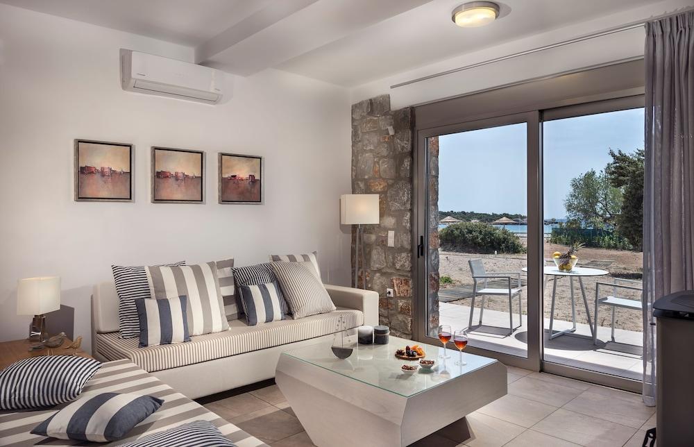 Cedar Bay Beachside Villas Palaiochora Exterior foto
