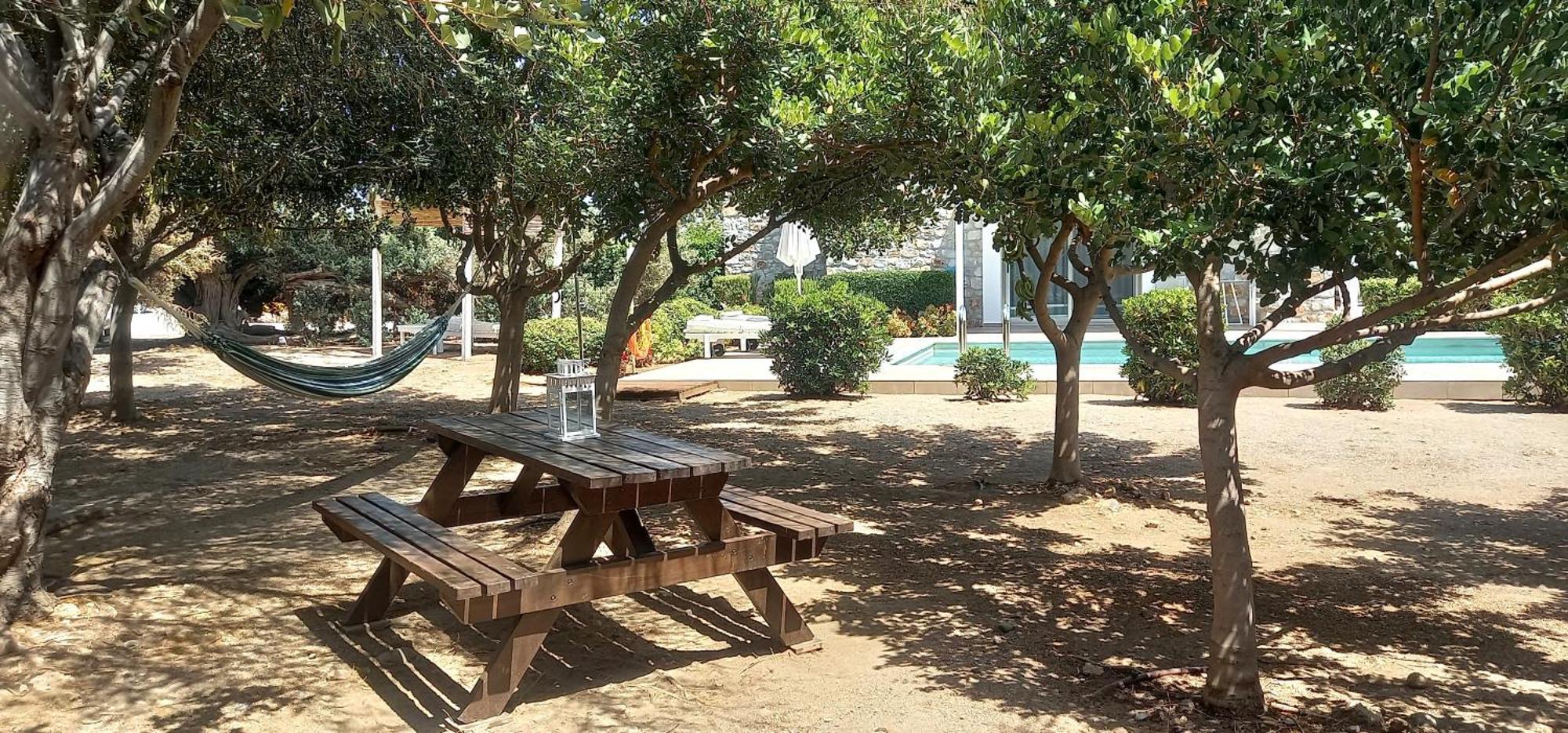 Cedar Bay Beachside Villas Palaiochora Exterior foto