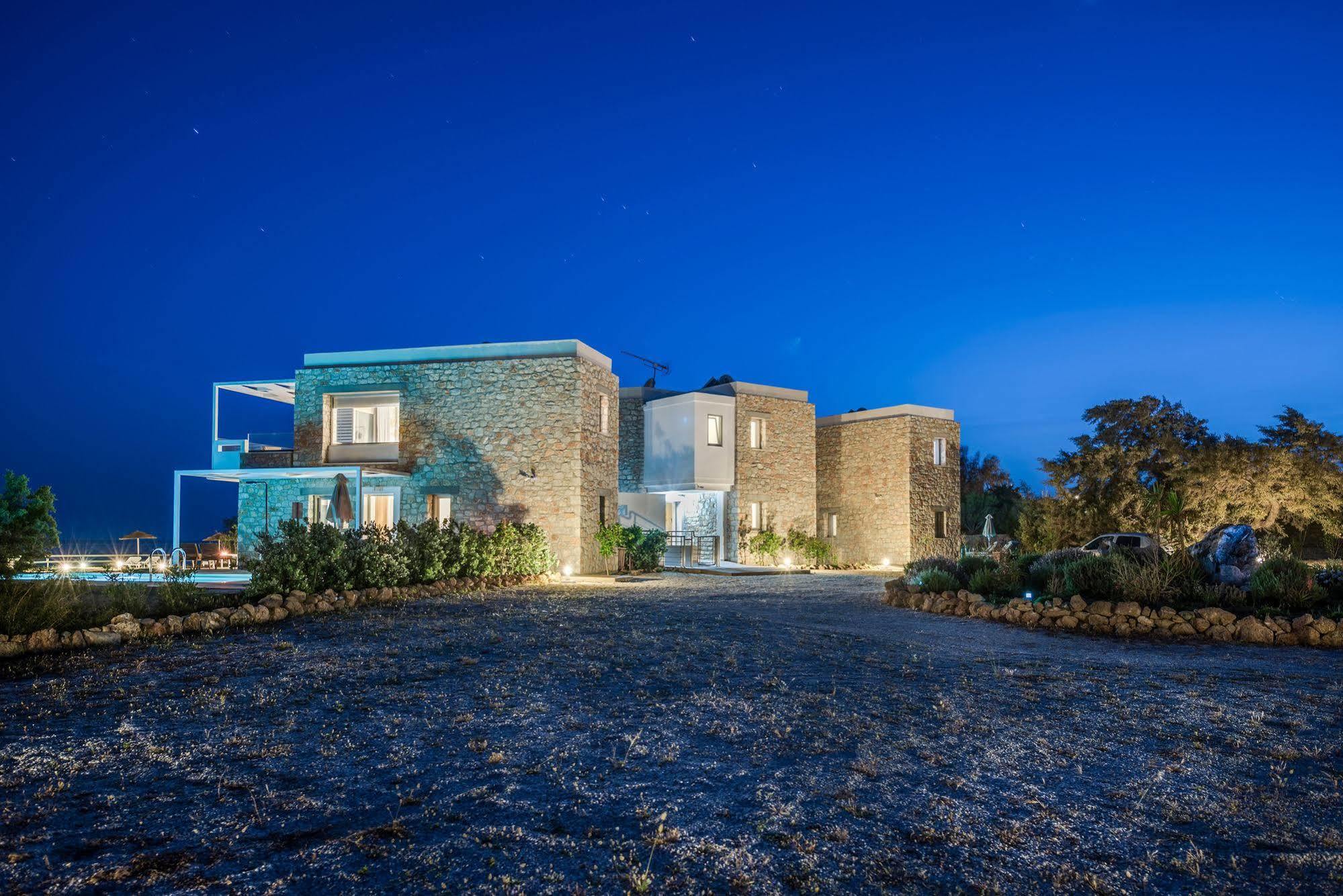 Cedar Bay Beachside Villas Palaiochora Exterior foto